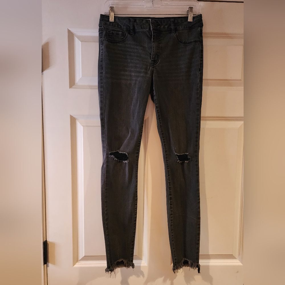 Refuge dark gray distressed stretchy skinny jeans size 8